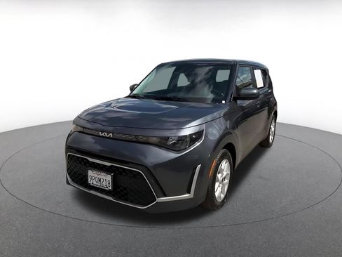 Used 2025 Kia Soul LX w/ LX Technology Package FWD image 4