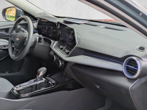 Used 2025 Chevrolet Trax LT FWD image 20