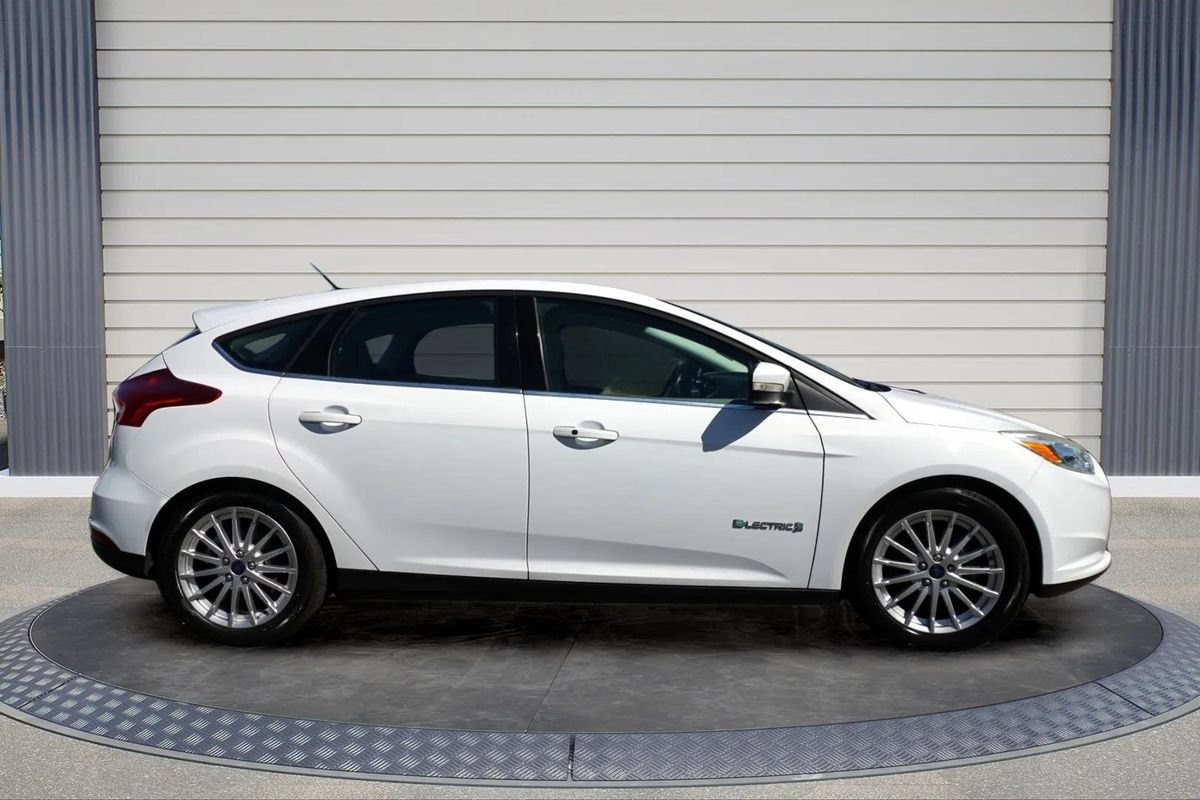 Used 2016 Ford Focus Electric Hatchback FWD image 8