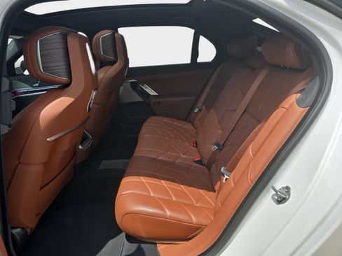 Certified 2023 BMW i7 xDrive60 AWD/4WD image 21