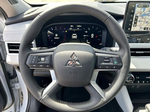 New 2025 Mitsubishi Outlander SE image 10