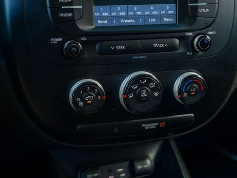 Used 2019 Kia Soul image 25