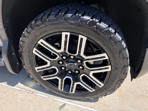 Used 2026 Chevrolet Silverado EV LT AWD/4WD image 3