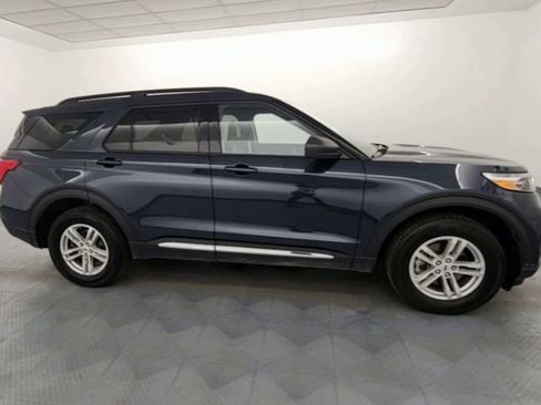 Used 2023 Ford Explorer XLT w/ Equipment Group 202A image 9