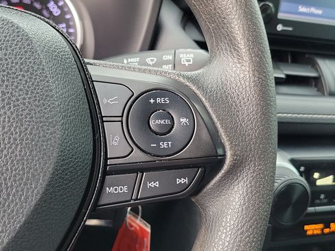 Used 2020 Toyota RAV4 LE FWD image 29