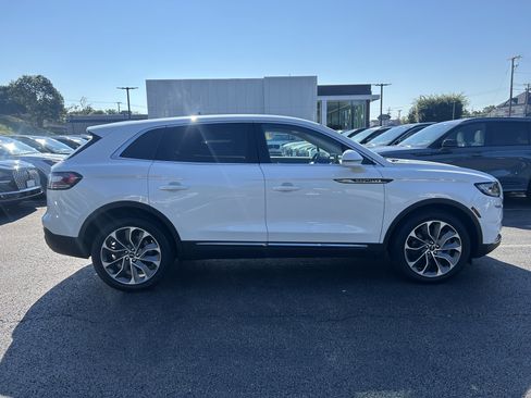 Used 2023 Lincoln Nautilus Reserve AWD/4WD image 5