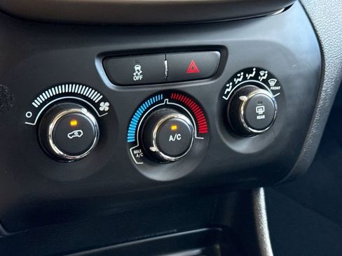 Used 2017 Jeep Cherokee Altitude image 16