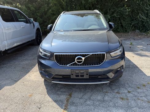 Used 2021 Volvo XC40 T5 Momentum w/ Premium Package AWD/4WD image 3