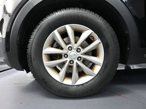 Used 2017 Kia Sorento LX w/ LX Convenience Package AWD/4WD image 16