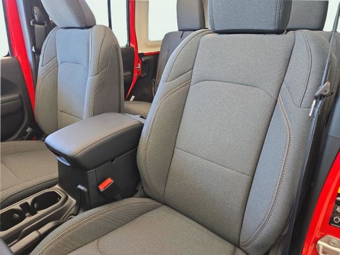 Used 2025 Jeep Wrangler Sport S image 18