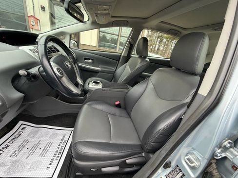 Used 2013 Toyota Prius V Five image 6