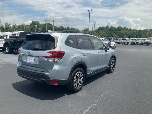Used 2023 Subaru Forester Premium AWD/4WD image 5