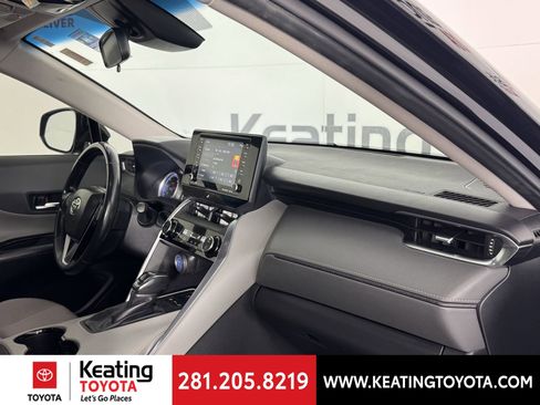 Certified 2021 Toyota Venza LE image 22