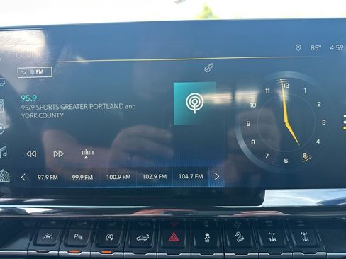 Used 2022 Chevrolet Silverado 1500 ZR2 w/ Technology Package AWD/4WD image 25