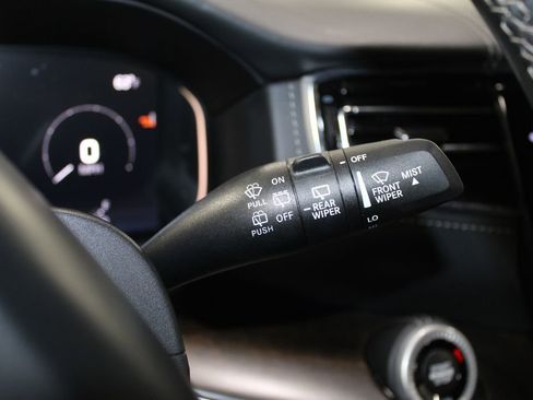 Used 2023 Jeep Grand Wagoneer L Series II image 40