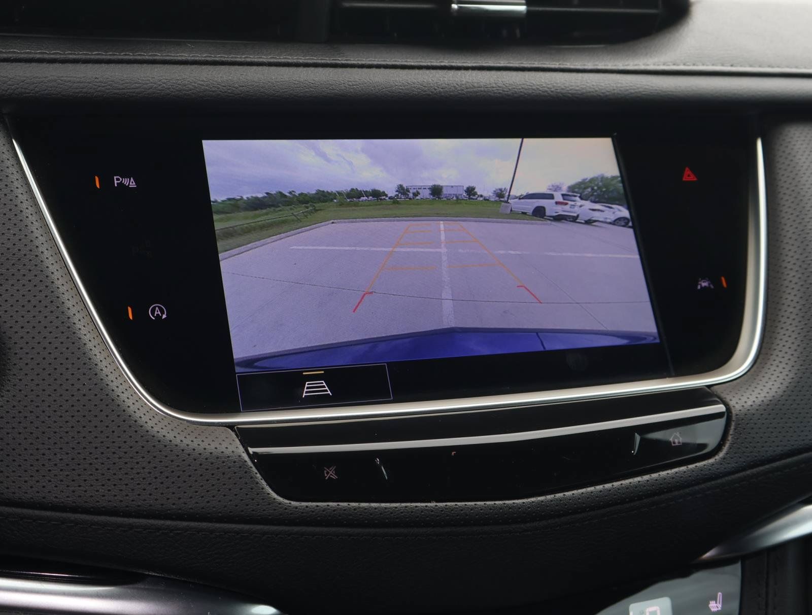 Used 2025 Cadillac XT6 Luxury FWD image 29