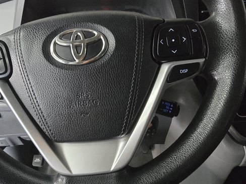 Used 2015 Toyota Sienna LE FWD image 30