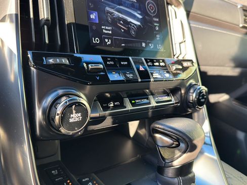 Used 2023 Lexus LX 600 4WD w/ Luxury Package image 25