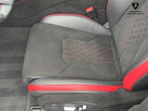 Used 2024 Lamborghini Urus Performante AWD/4WD image 20