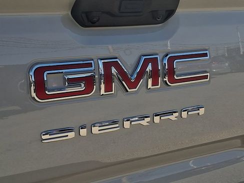 New 2026 GMC Sierra 1500 SLE image 21