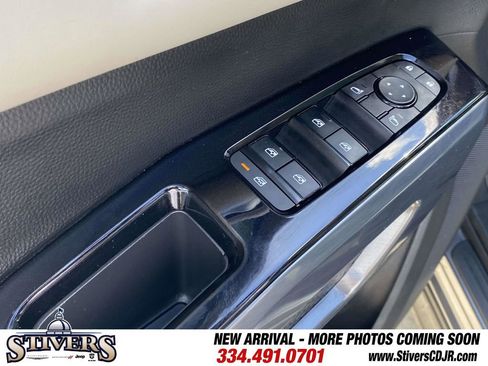 Used 2022 Nissan Pathfinder SL w/ SL Premium Package FWD image 20