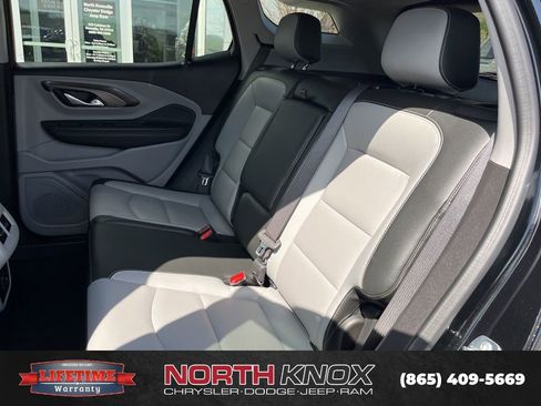 Used 2024 GMC Terrain SLT AWD/4WD image 14