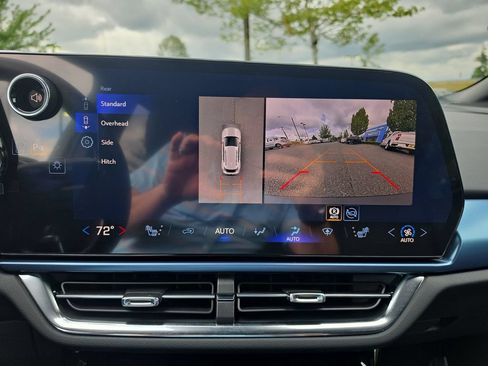 New 2026 Chevrolet Equinox EV LT FWD image 17
