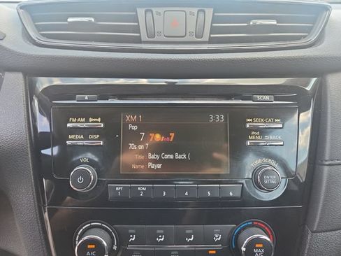 Used 2017 Nissan Rogue S FWD image 22