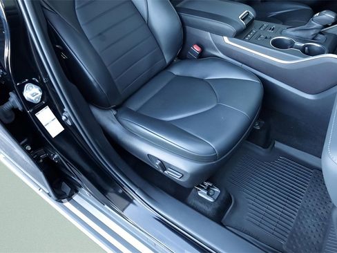 Certified 2022 Toyota Highlander XLE image 16