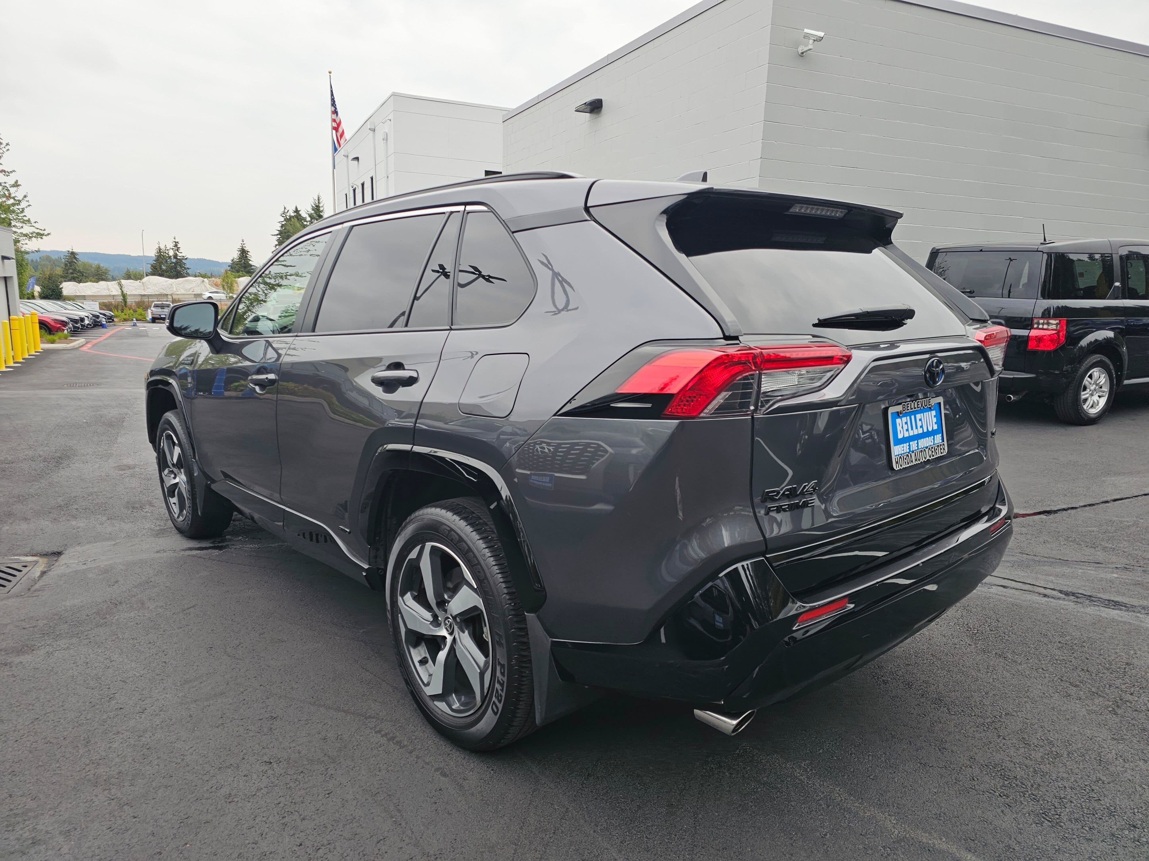 Used 2023 Toyota RAV4 SE w/ Weather & Moonroof Package AWD/4WD image 5