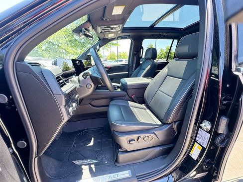 Used 2025 Chevrolet Suburban Premier w/ Sun And Tow Package AWD/4WD image 19