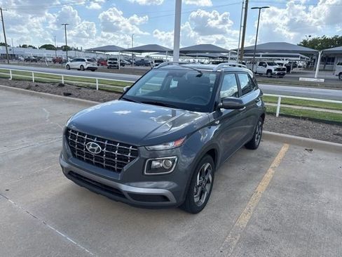 Used 2025 Hyundai Venue SEL image 3