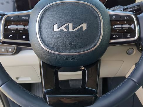 Certified 2025 Kia Carnival SX Prestige image 21