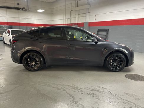 Used 2024 Tesla Model Y Long Range image 11