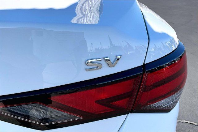 Used 2024 Nissan Sentra SV FWD image 23