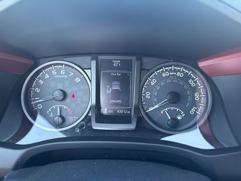 Used 2017 Toyota Tacoma TRD Off-Road w/ Tow Package image 23