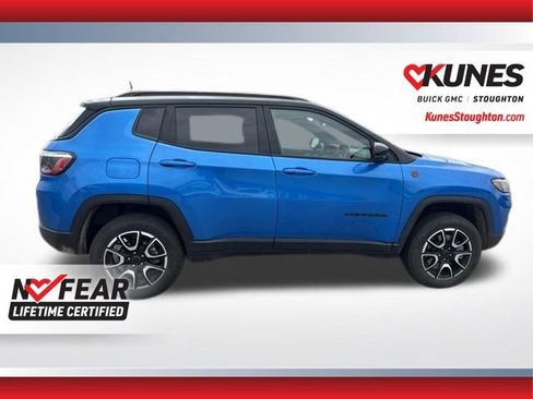 Used 2025 Jeep Compass Trailhawk AWD/4WD image 12