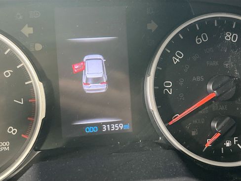 Used 2021 Toyota RAV4 LE AWD/4WD image 12