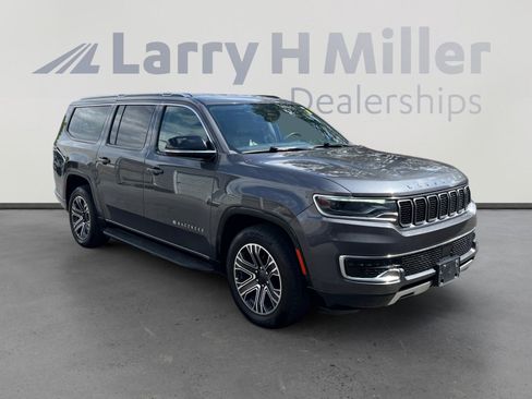 Used 2024 Jeep Wagoneer L Series II w/ Flexible Seating Group AWD/4WD image 7