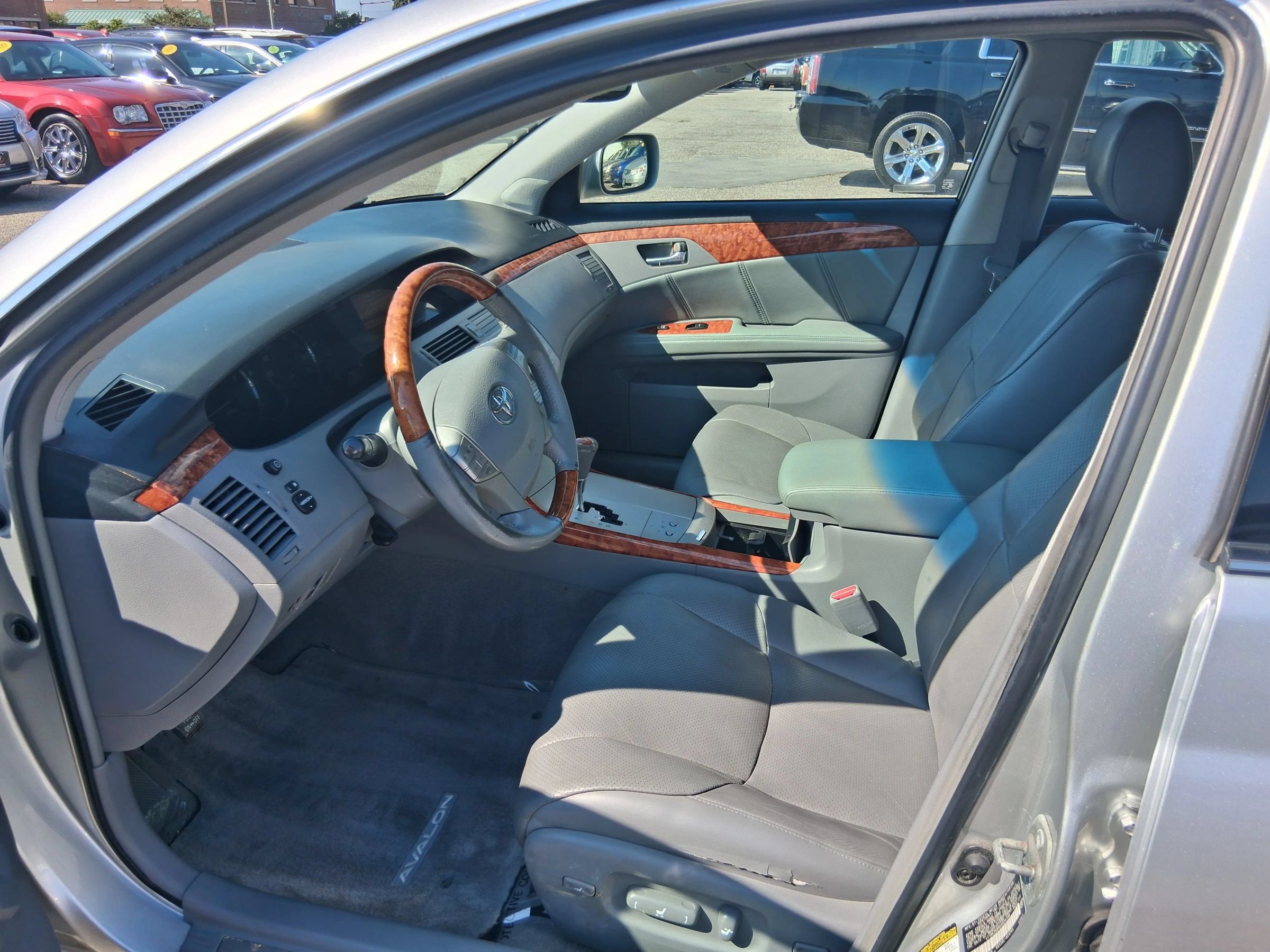 Used 2005 Toyota Avalon Touring FWD image 11