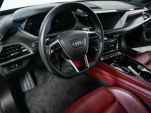 Used 2023 Audi e-tron GT Prestige image 4