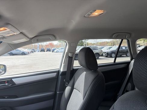Used 2018 Subaru Outback 2.5i Premium AWD/4WD image 11