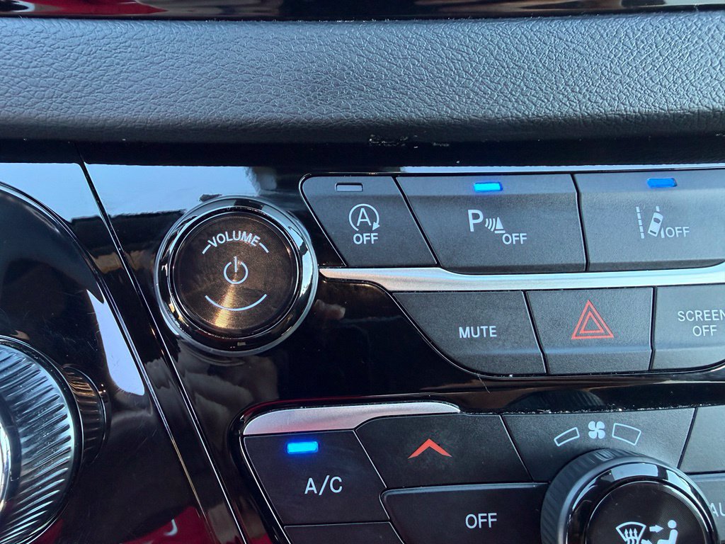 Used 2025 Chrysler Pacifica Select FWD image 7