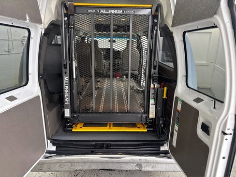 Used 2013 Ford E-250 and Econoline 250 Extended Van 3D w/ PWR Group image 16