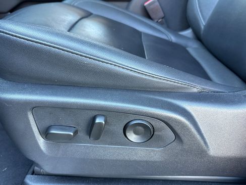 Used 2025 Chevrolet Suburban Z71 image 14