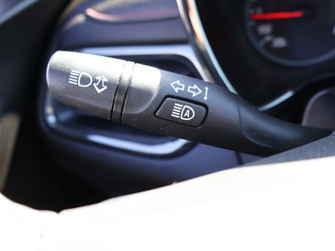 Used 2023 Chevrolet Equinox RS image 38