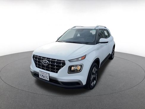 Used 2025 Hyundai Venue SEL image 7