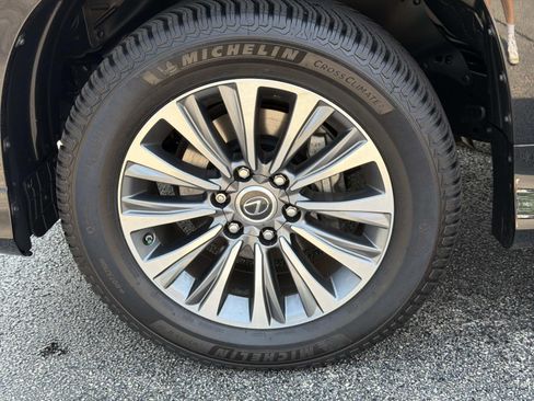 Used 2023 Lexus GX 460 Luxury w/ Accessory Package AWD/4WD image 10