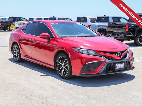 Used 2021 Toyota Camry SE FWD image 3
