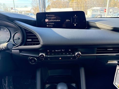 New 2026 MAZDA MAZDA3 Hatchback w/Premium Plus Pkg image 18